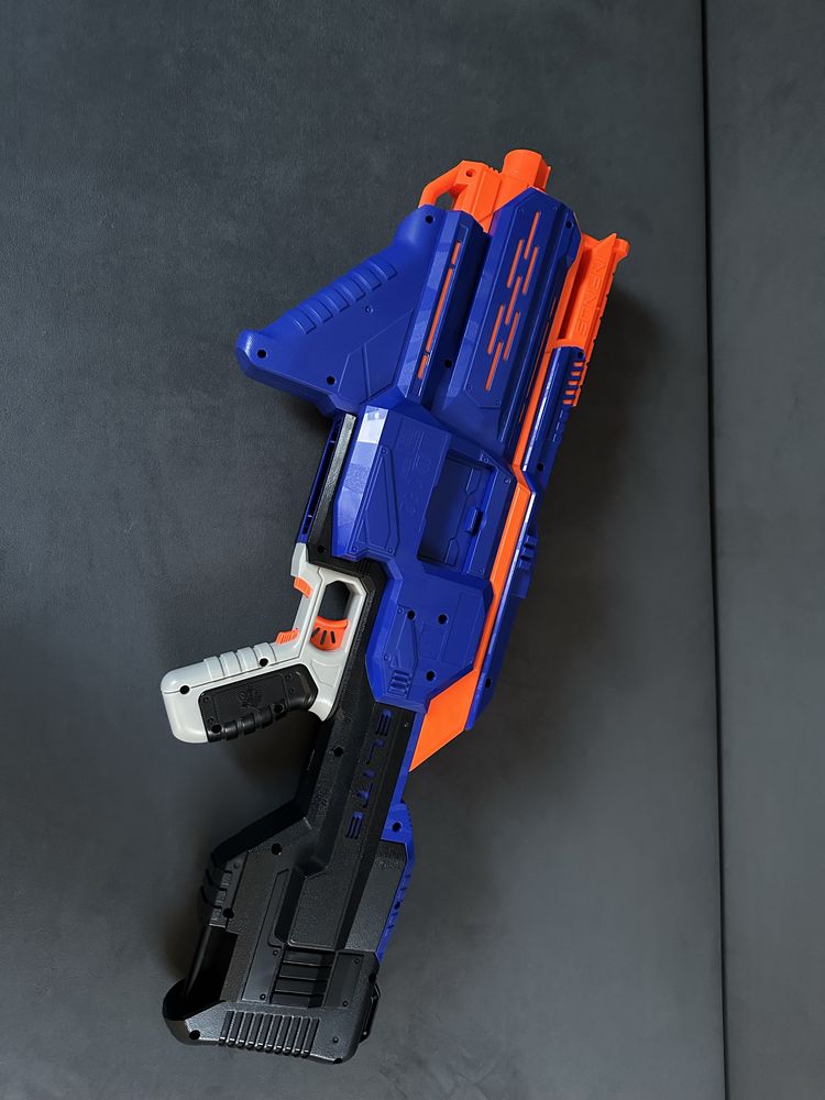 pistoled Nerf infinius