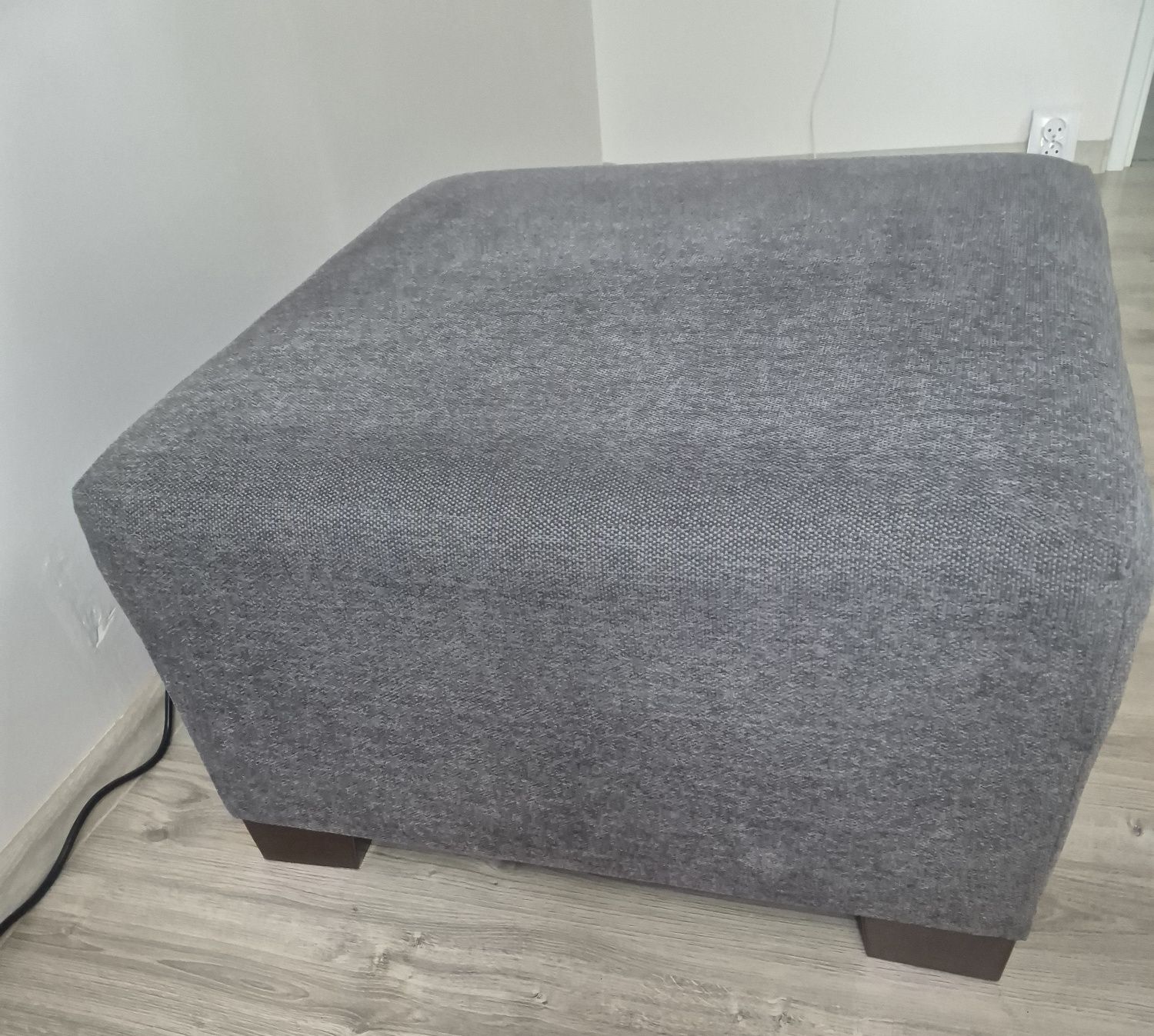 Puf, podnóżek 71 x71 x41 cm