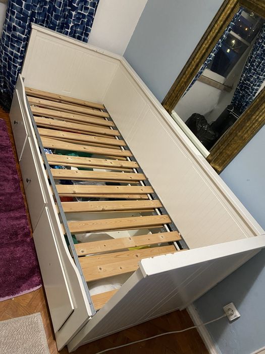 Cama de solteiro com estrado