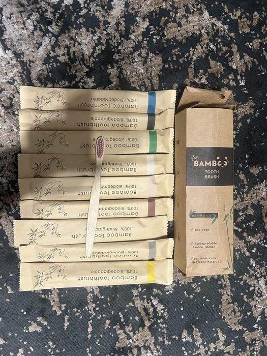 Бамбукові зубні щітки.