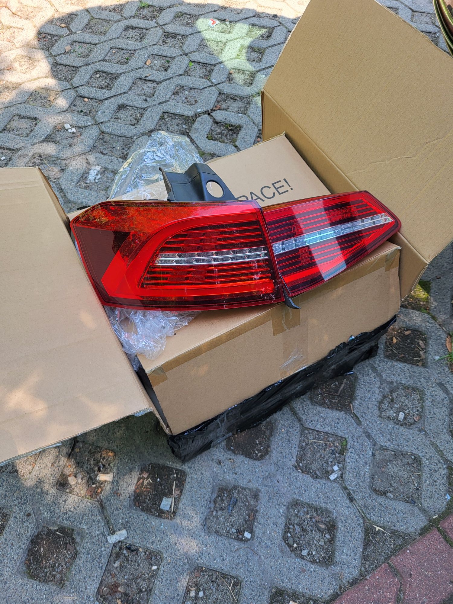 Lampy tylne Passat B8 kombi