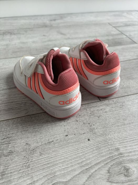 Białe adidasy rozmiar 24