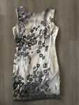 Vestido de seda com aplicações