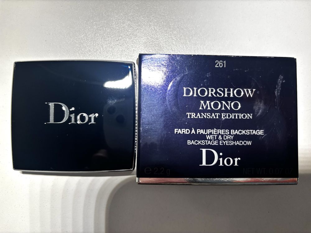 Granatowy cień Dior Mono nr 261
