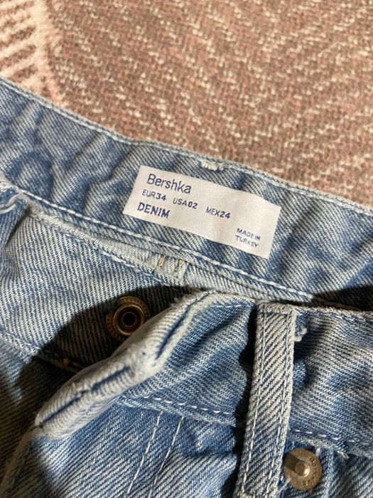 Джинси-шорти  Bershka