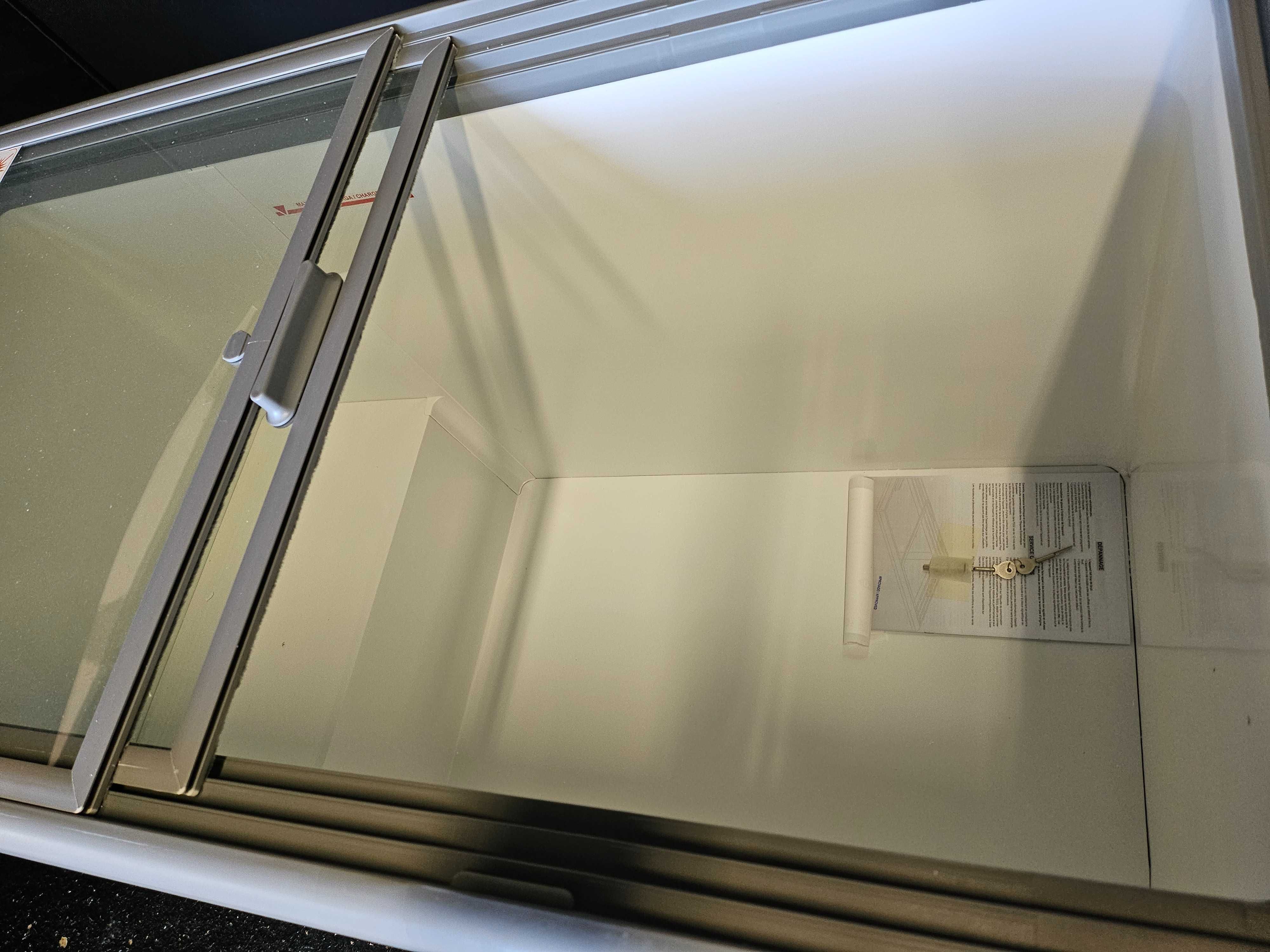 Arca de congelar com portas em vidro