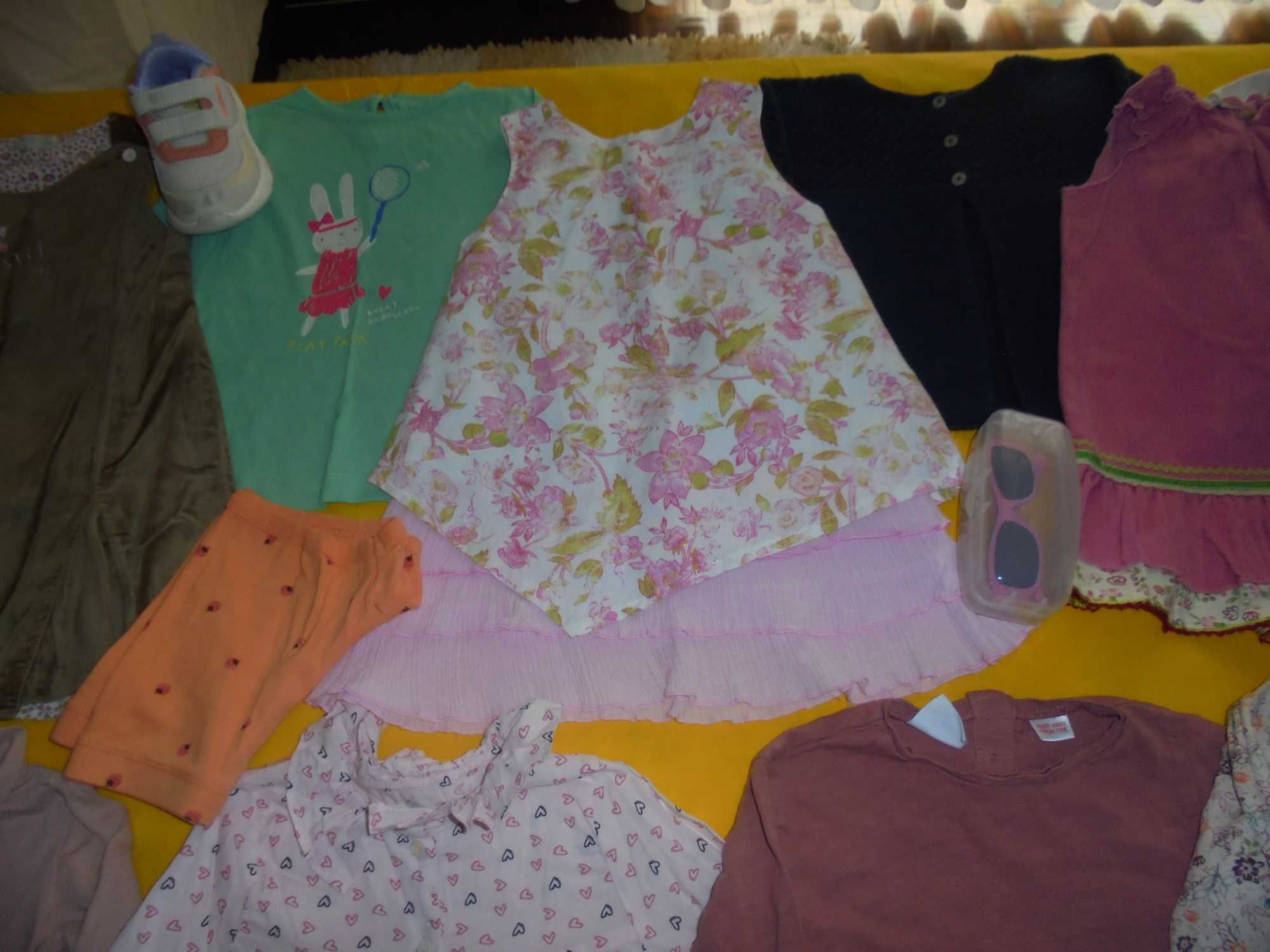 lote de roupa de menina as sapatilhas