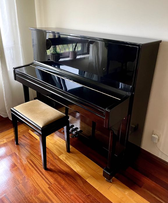Piano vertical Kinsgburg