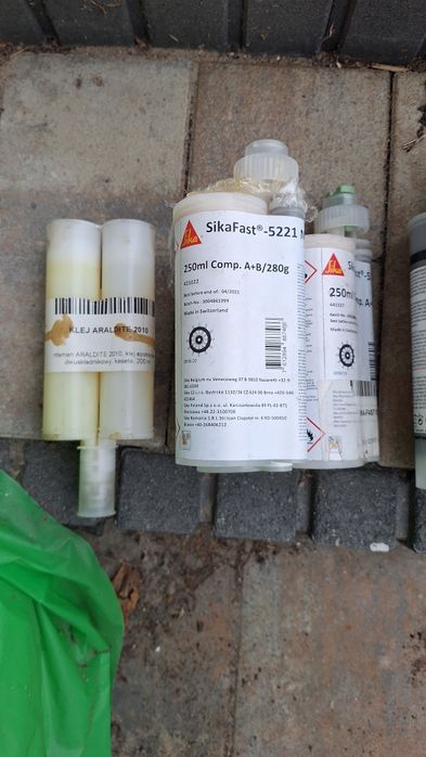 Kleje sikapower 880 i sikafast 555 L05