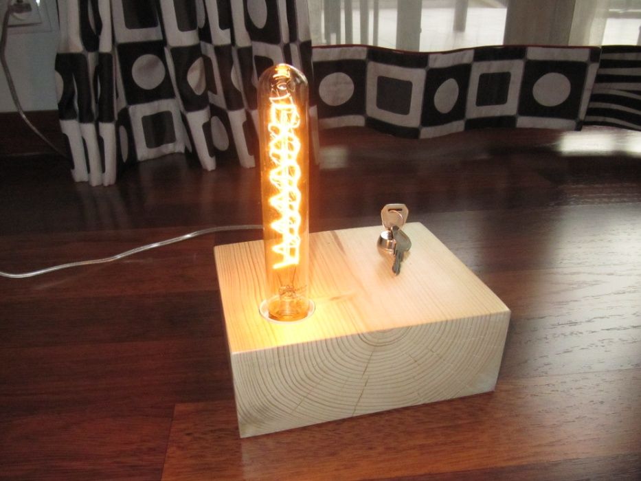 Stylowa lampa drewniana LOFT ze stacyjką na kluczyk unikat