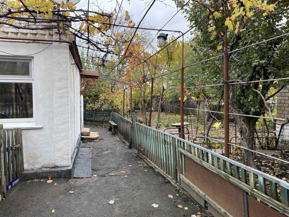 Продається будинок в Покровському районі .