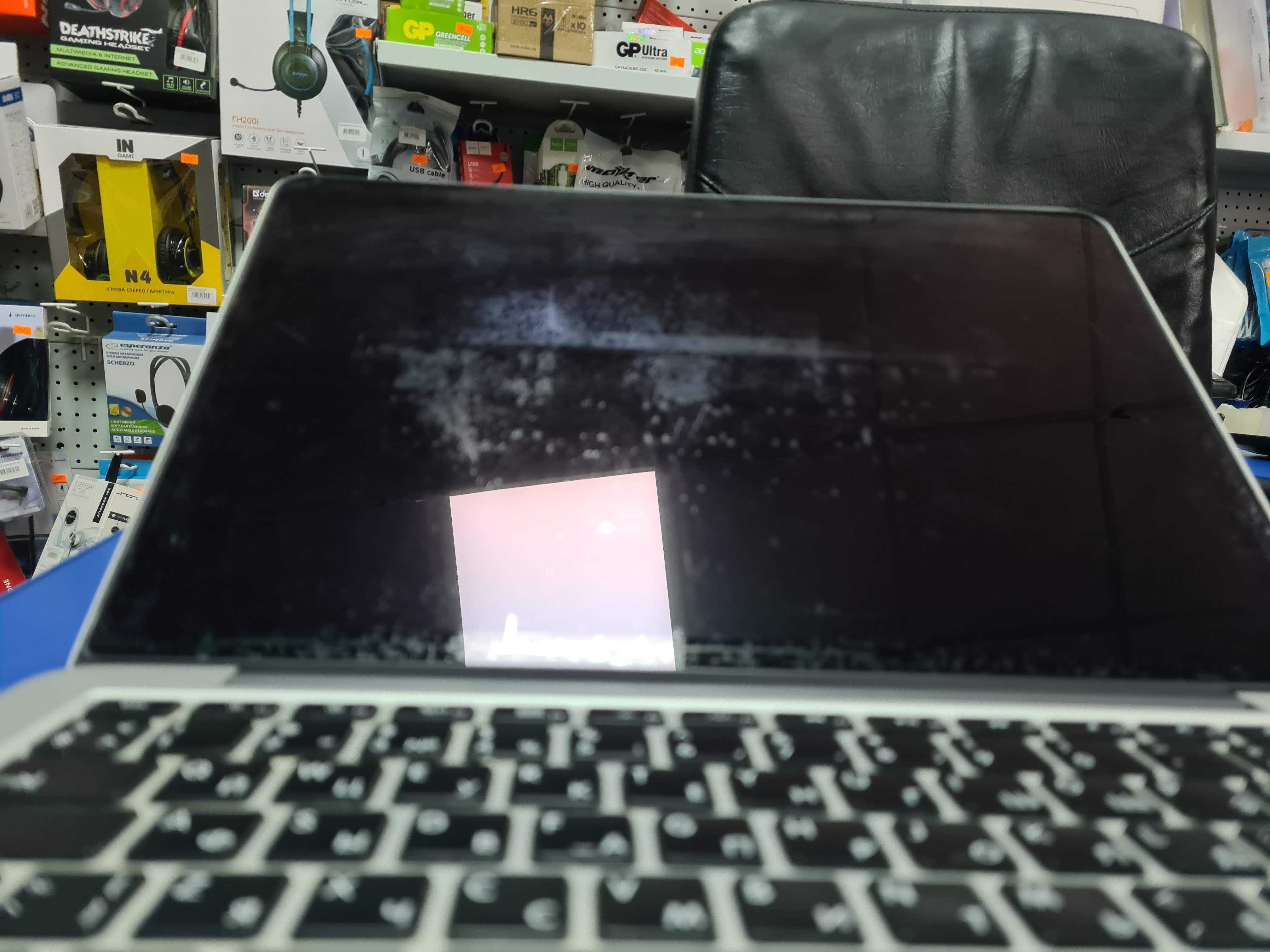 Apple MacBook Pro 13 2015/i5/2.4ghz/8gb