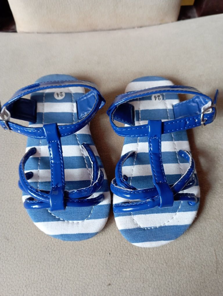 Sandałki niebieskie 24