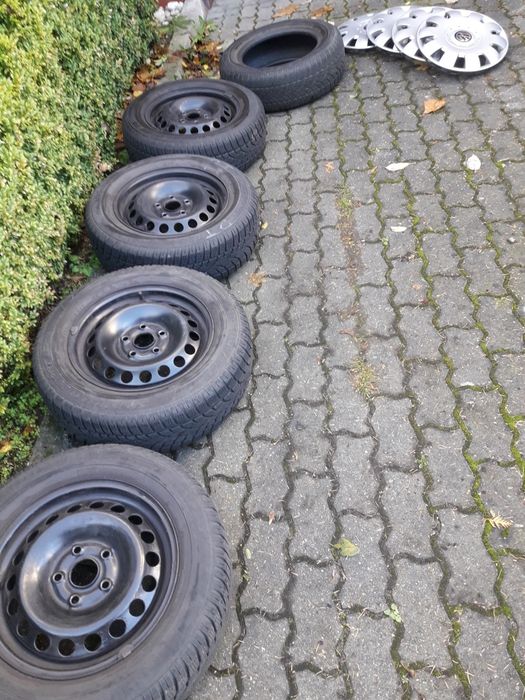 4 koła zimowe vw golf 195/65 R15 plus kołpaki