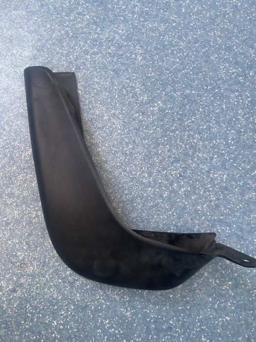 Бризговик на ниссан жук