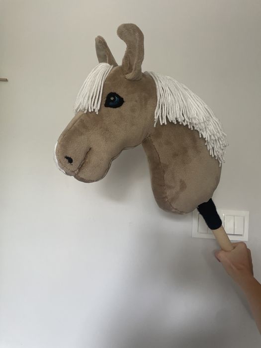 Hobby horse izabelowaty