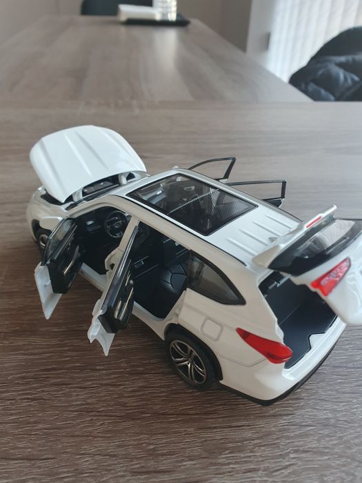 Toyota Highlander 1:32 метал
