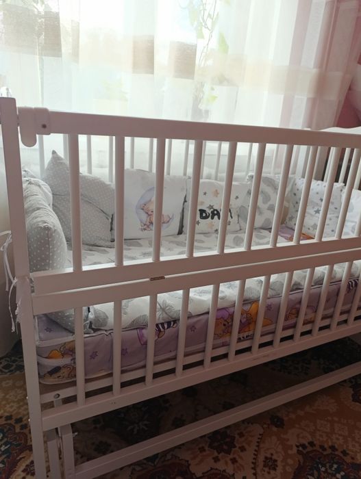 Дитяче ліжечко з матрацом