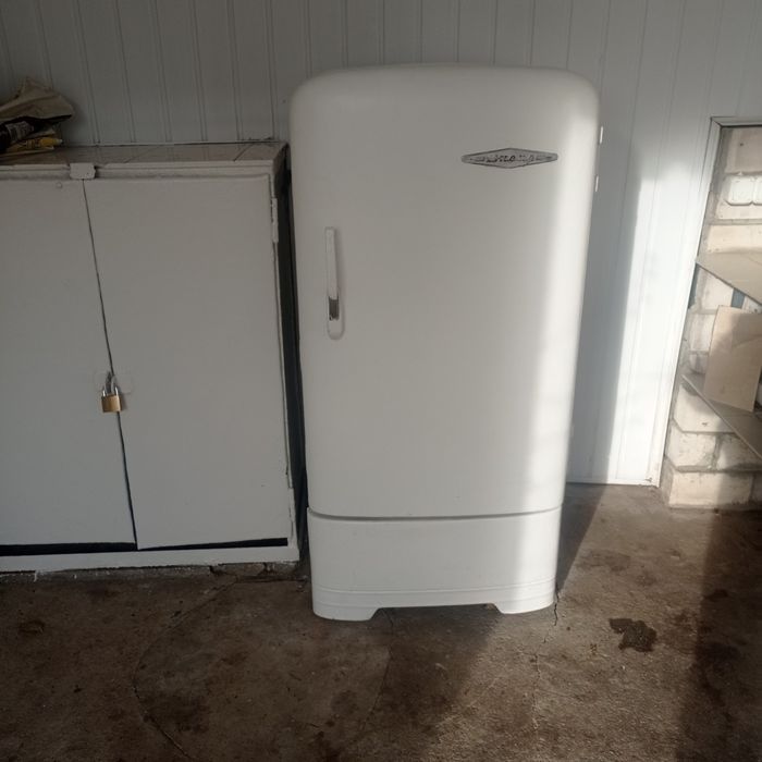 Продам раритетный холодильник "Днепр"