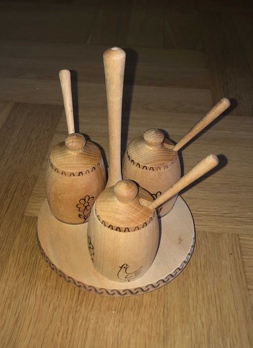 drewniany zestaw do przypraw ozdobny przyprawnik na przyprawy