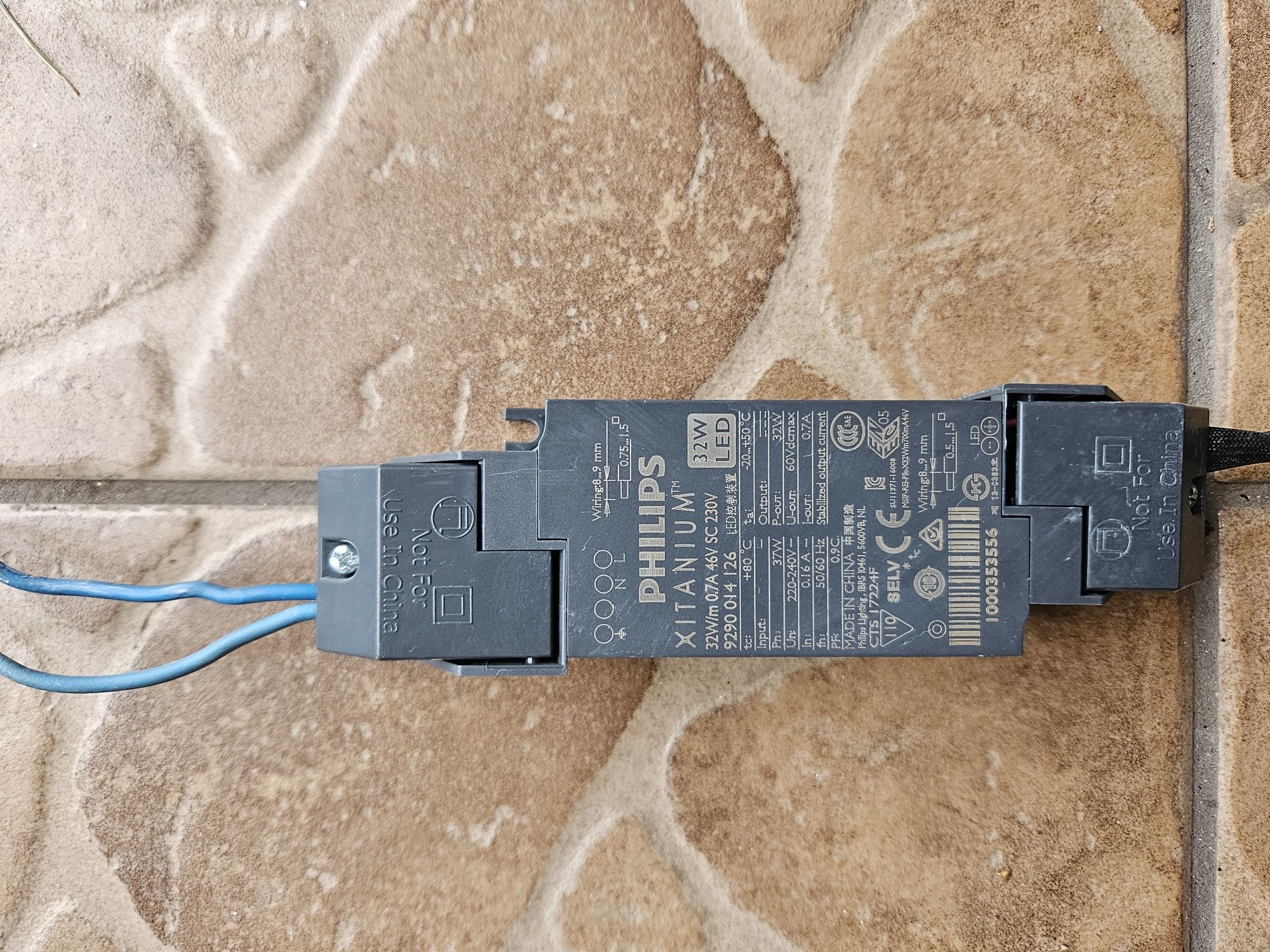 Halogeny led biurowe do lokalu  Philips wpuszczane duże 32w 7 sztuk