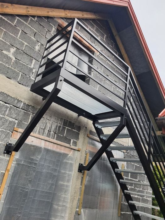 Schody metalowe zewnętrzne