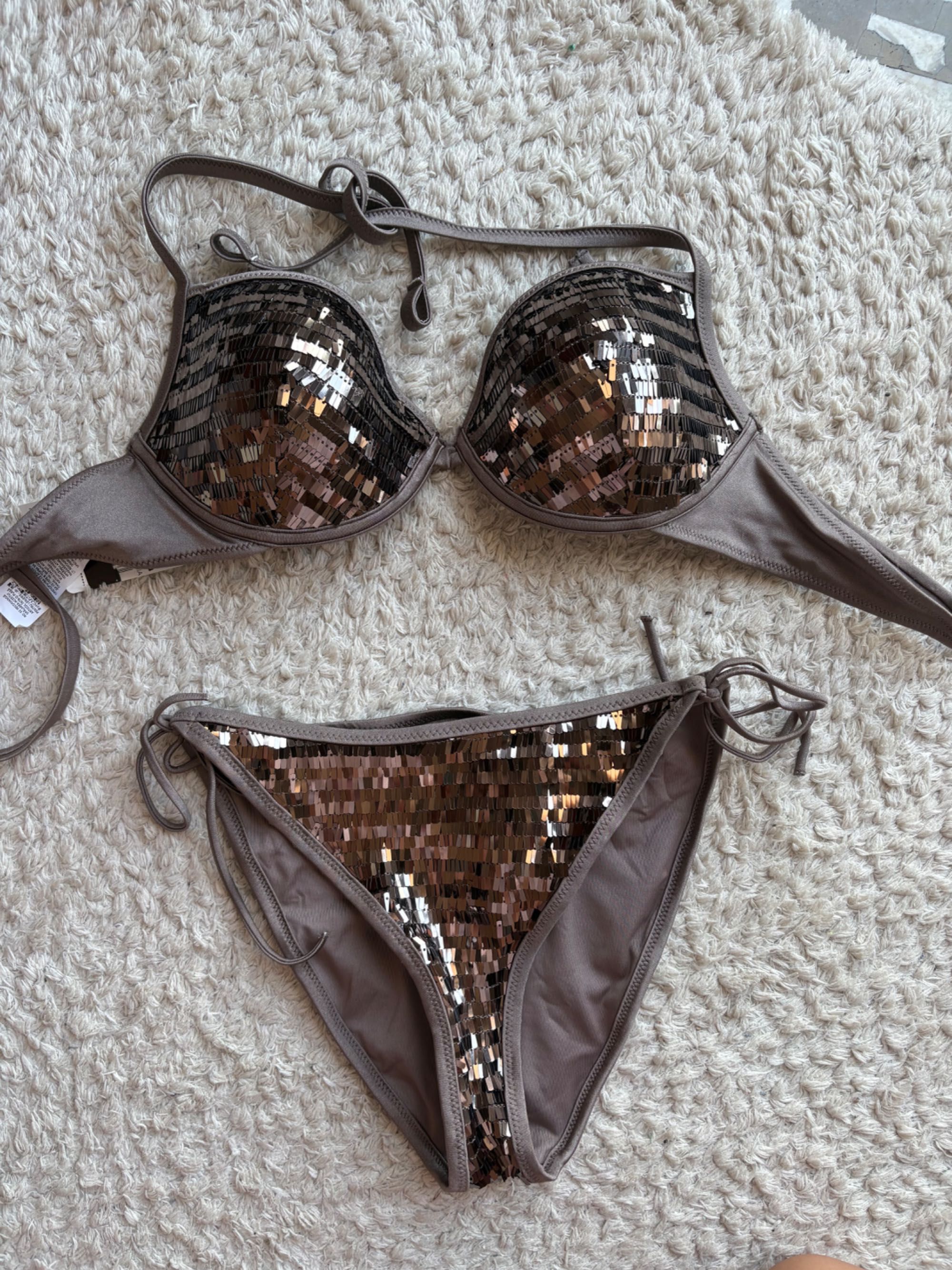 Розпродаж купальників Calzedonia/Tezenis