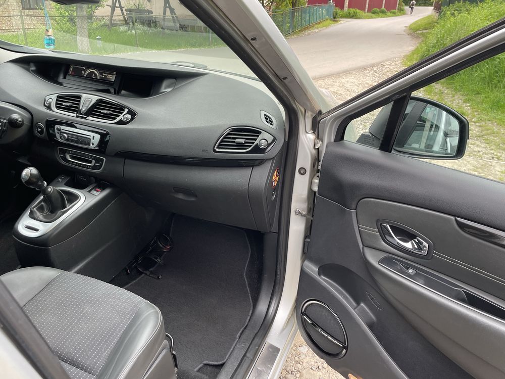 Автомобіль Renault Scenic