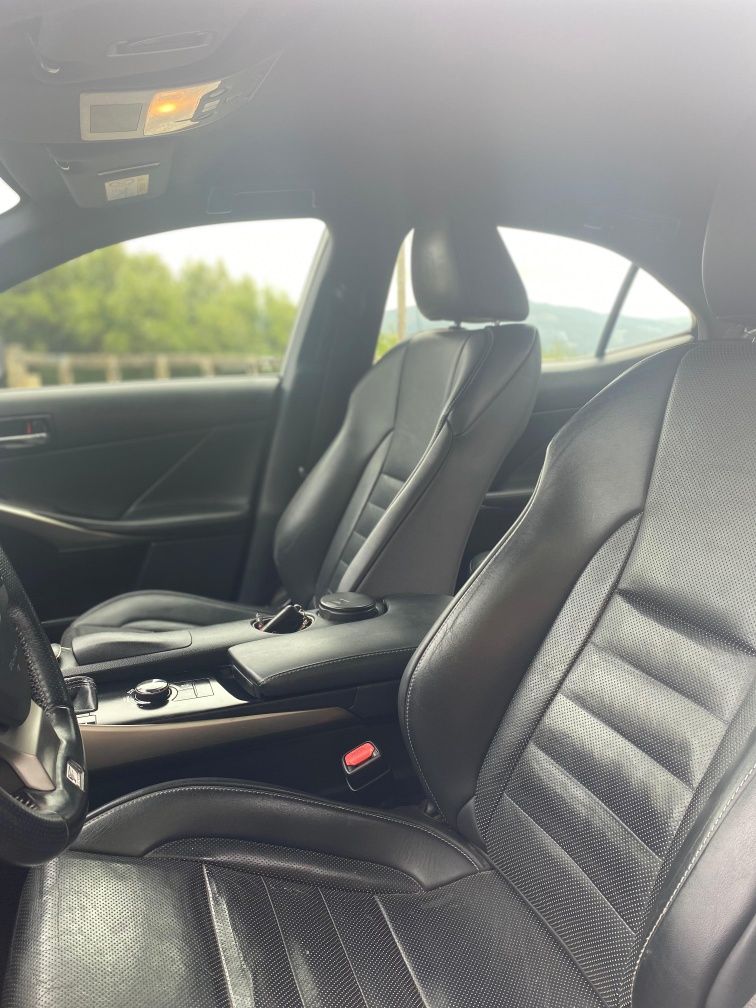 Lexus IS 300h F SPORT