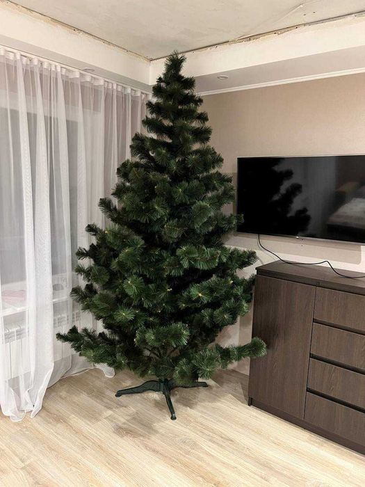 Продам штучну ялинку, 2,1м, 2000грн, Позняки.