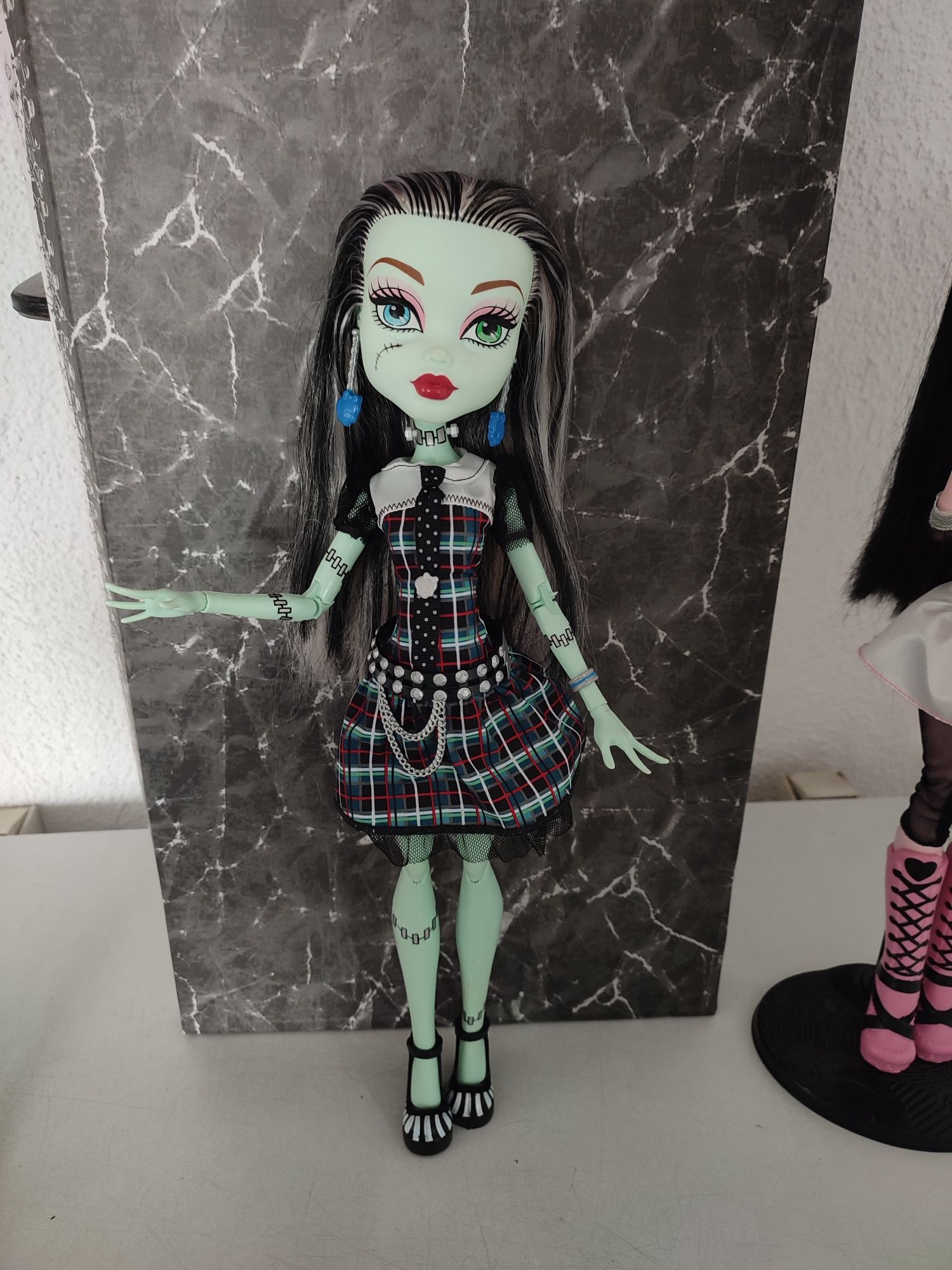 Frightfully tall Monster High Frankie Stein XXL