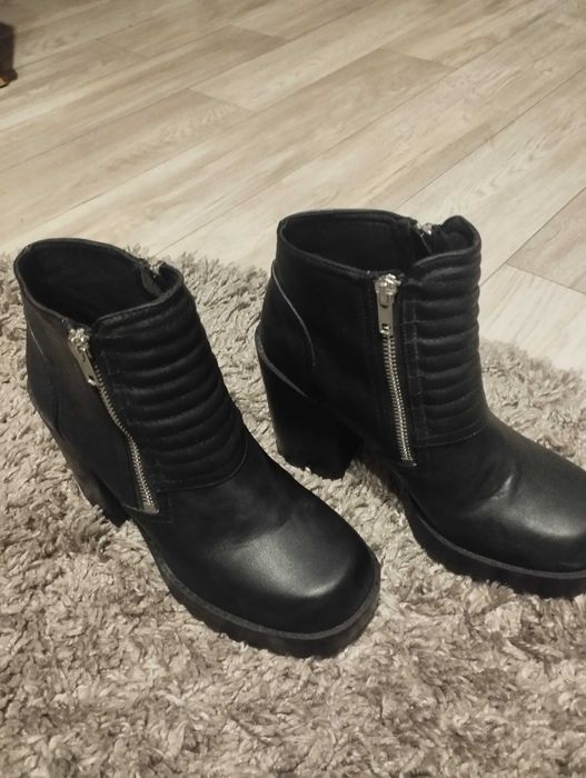 Жіноче зимове взуття ,ботінки