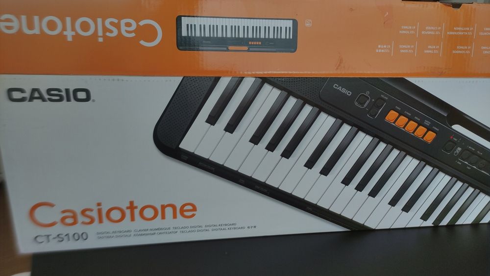 Teclado Piano eletrónico Casio (semi novo)
61 Teclas sem sensibilidade