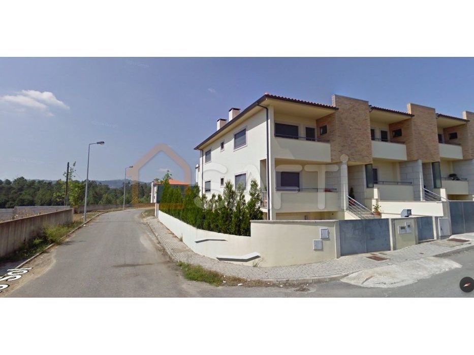 Moradia T3 Gaveto em Loureira a 2kms do centro de Vila Verde