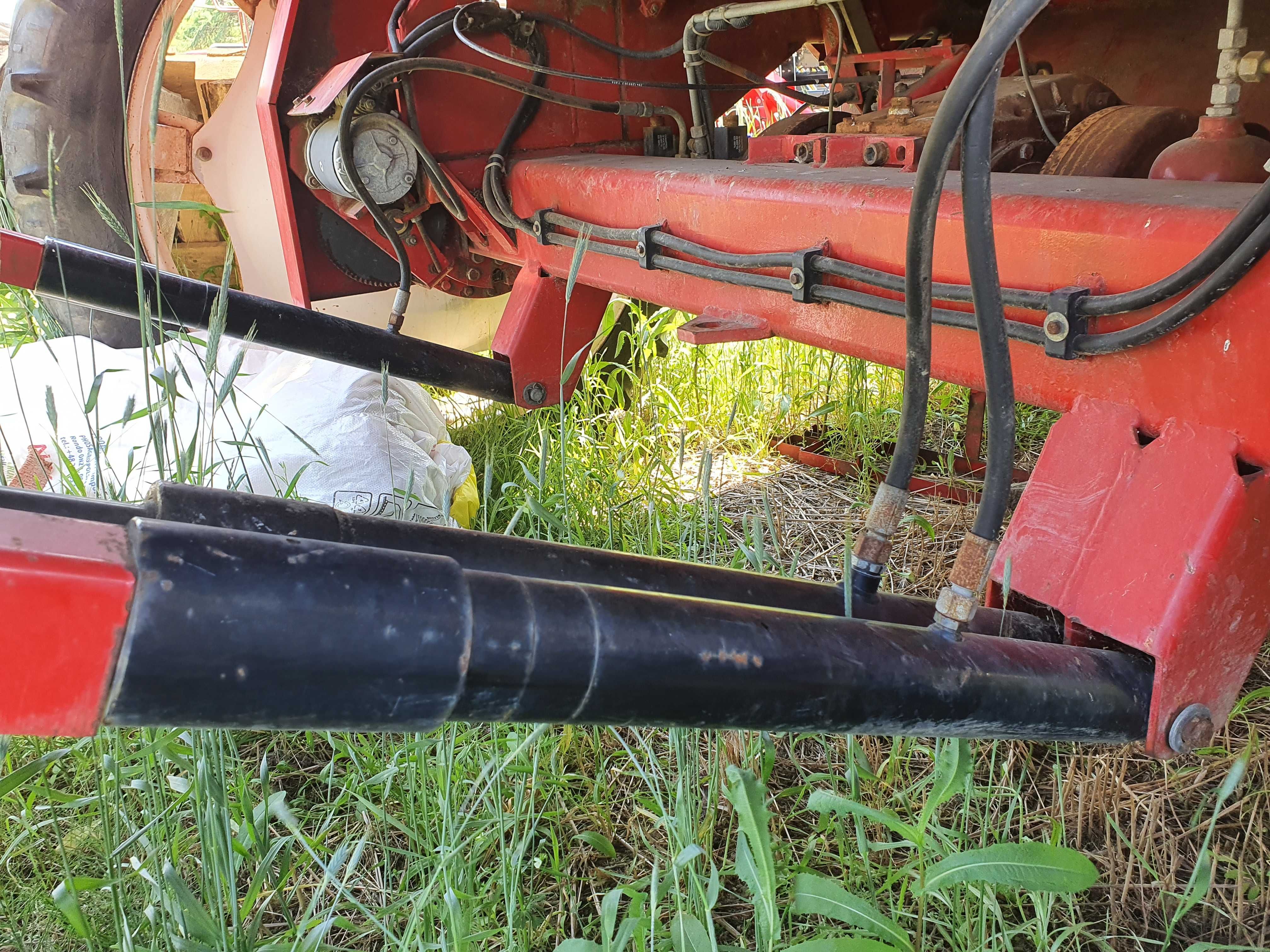 Siłownik podnoszenia gardziela Massey Ferguson 36, 38, 34, 40 kombajn