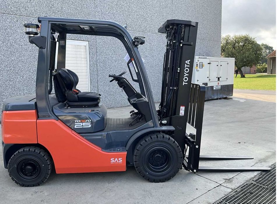 Вилочный погрузчик Toyota 8FDF25