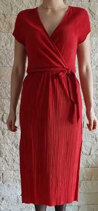 Czerwona kopertowa sukienka Bershka r.S