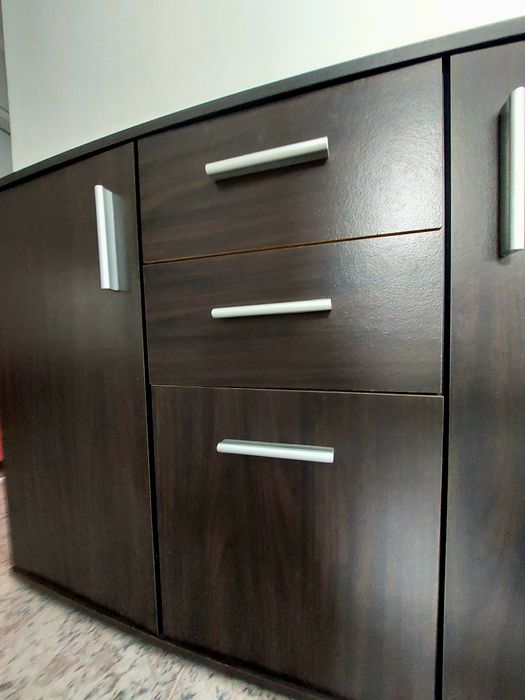 Aparador madeira escura