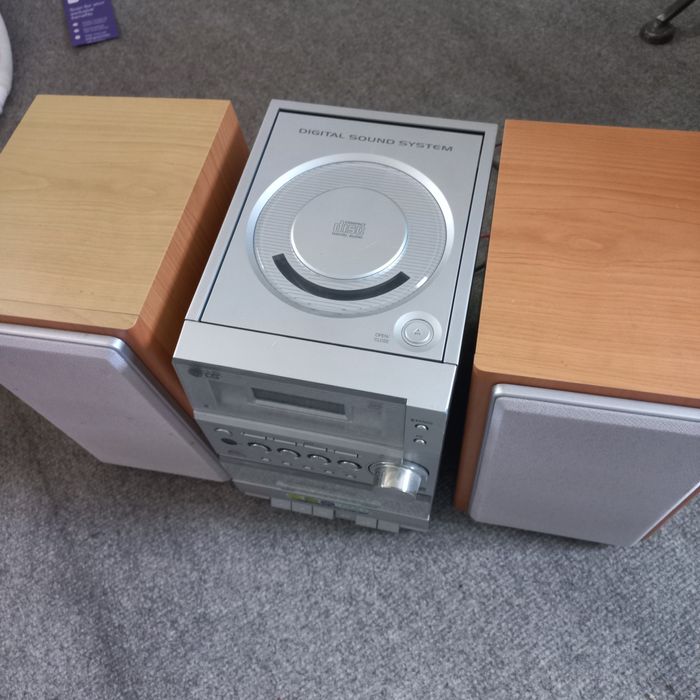 LG mini wieża z 2 głośnikami