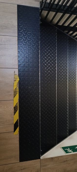 Sprzedam schody metalowe wewnętrzne masywne