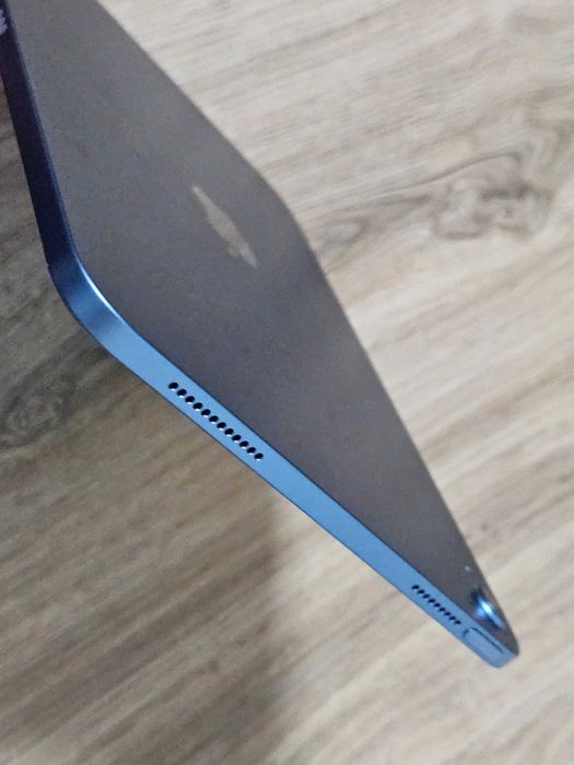Apple iPad 2025  A16 11Gen Blue , 128GB ,Bypass. iOs 26