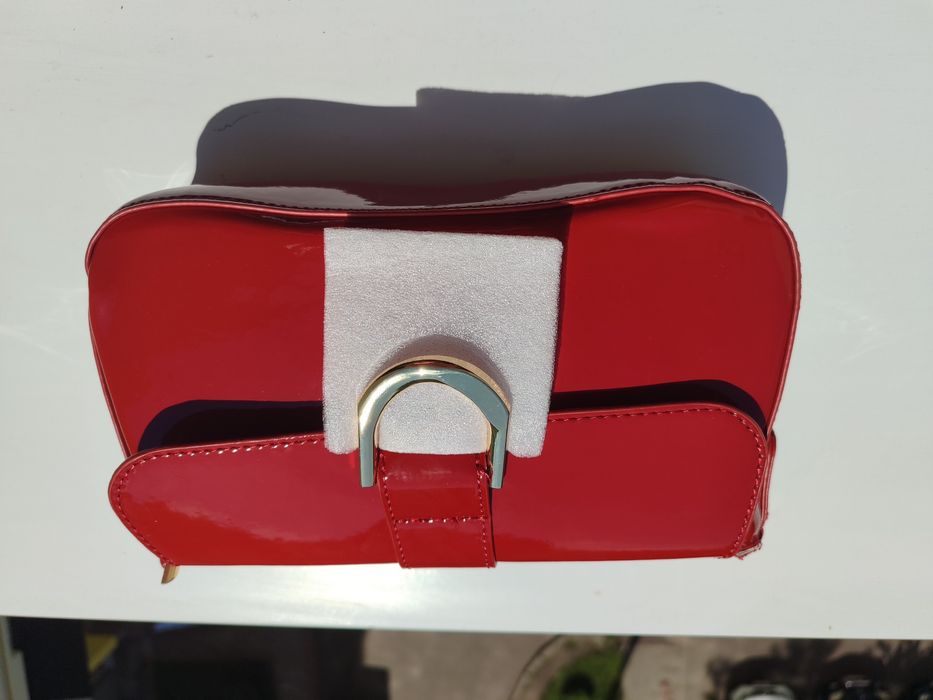 Сумка червоного кольору