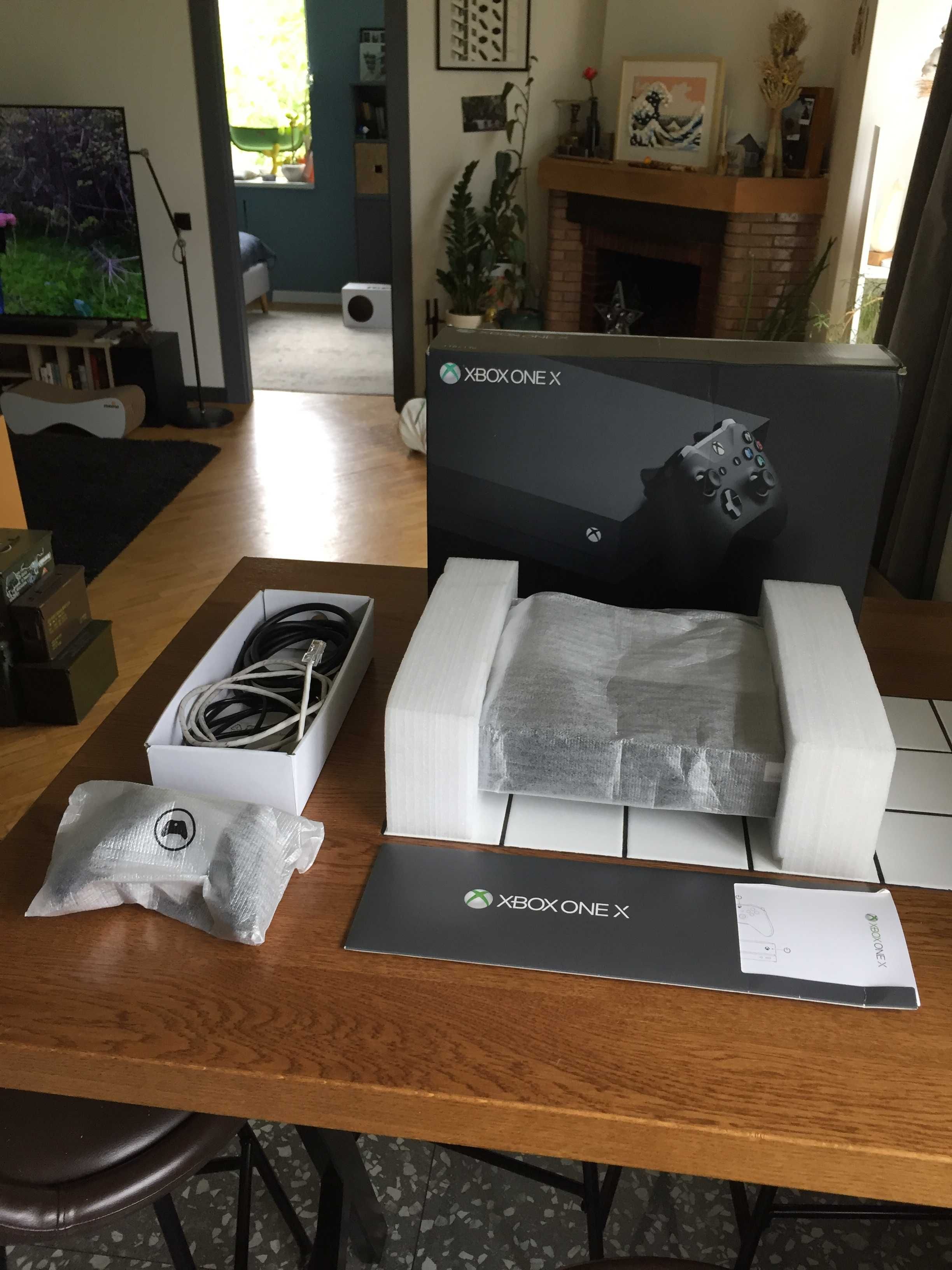 Xbox One X 1TB (Весь комплект)