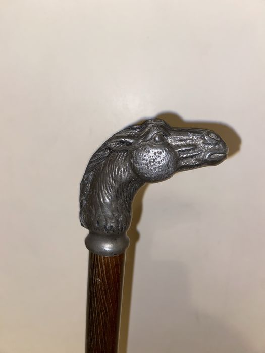 Bengala antiga com castão em estanho