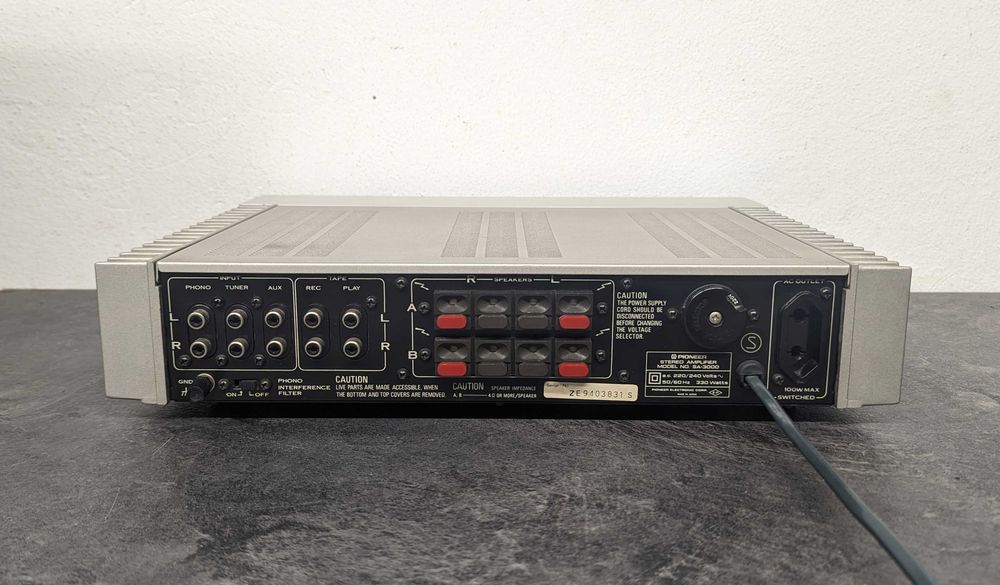 Стерео підсилювач Pioneer SA-3000.
