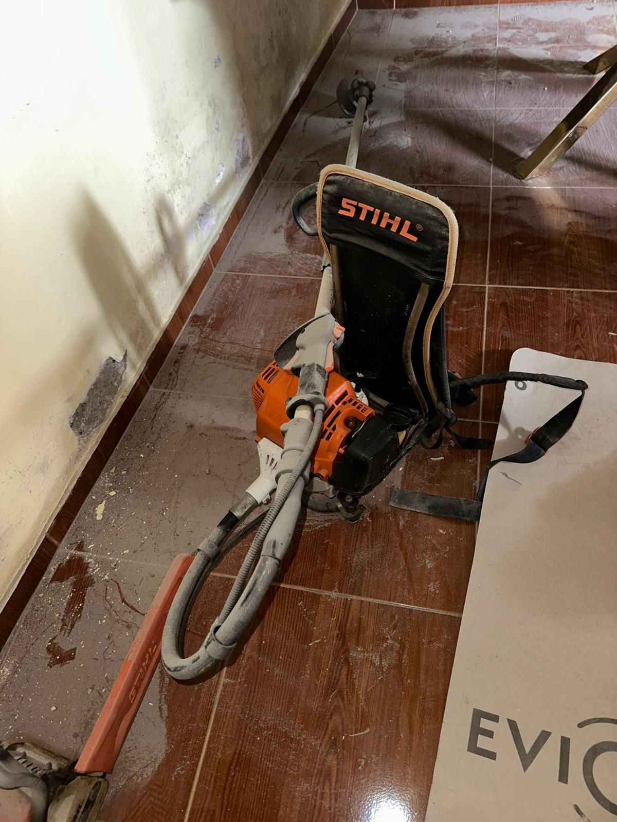 Motoroçadorra de mochila e motosserra  STIHL