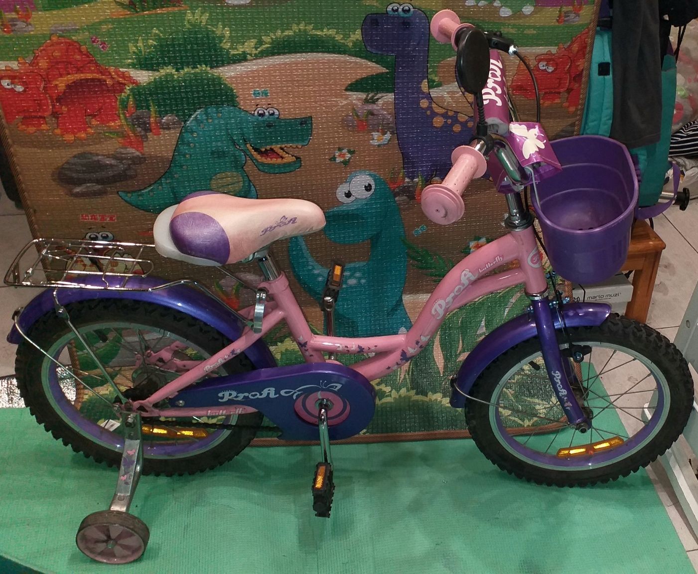 Продам детский велосипед на 16 дюймов диаметр колес Profi почти новый.