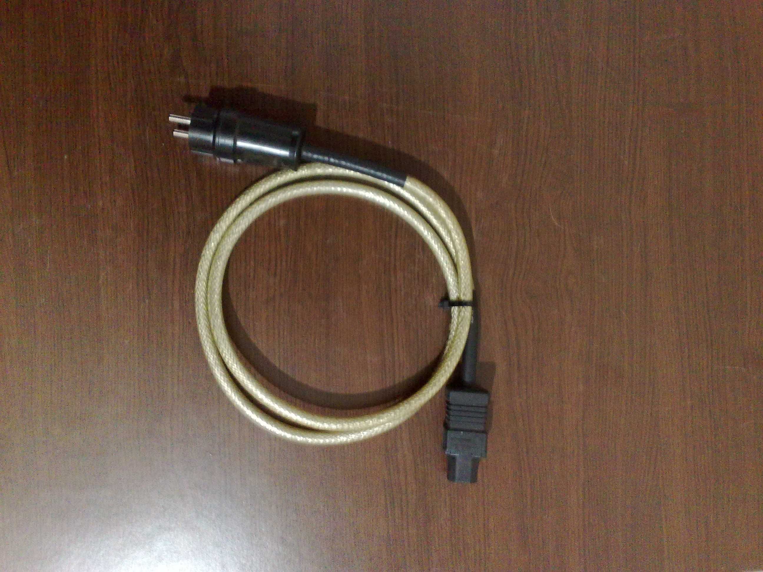 Listwa filtrująca IsoTek Multi-Way + High Performance Power Cord LC