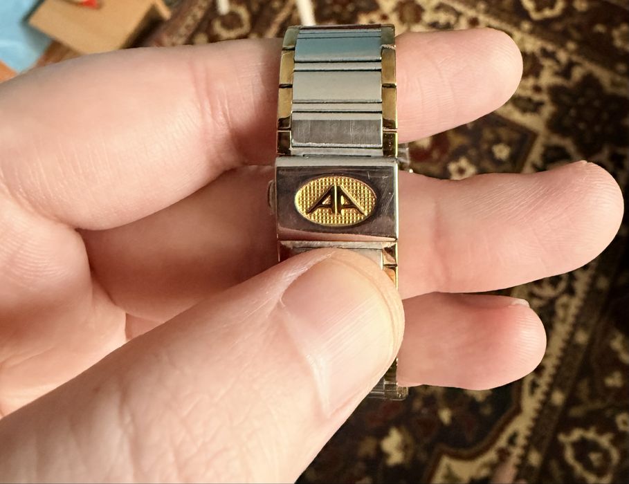 Швейцарський годинник Apella