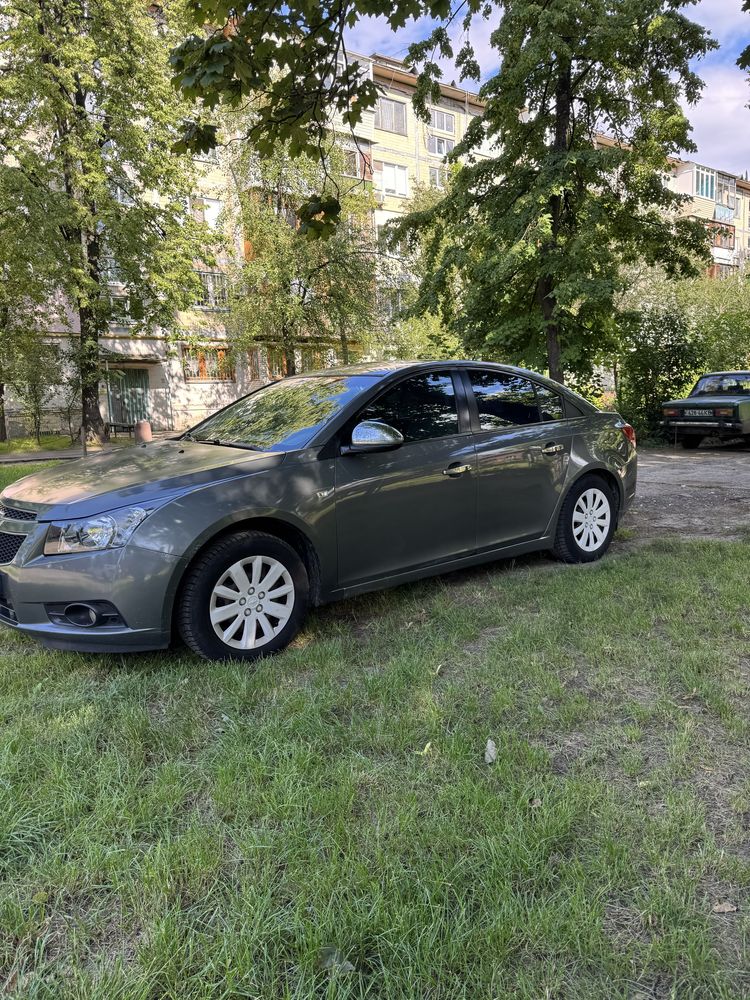 Продам шеврошет круз 1.8 2012 р автомат один власник
